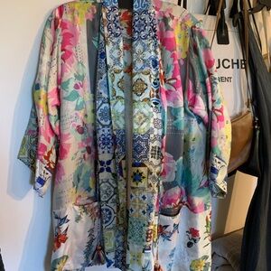 Johnny was silk floral Kimono reversable